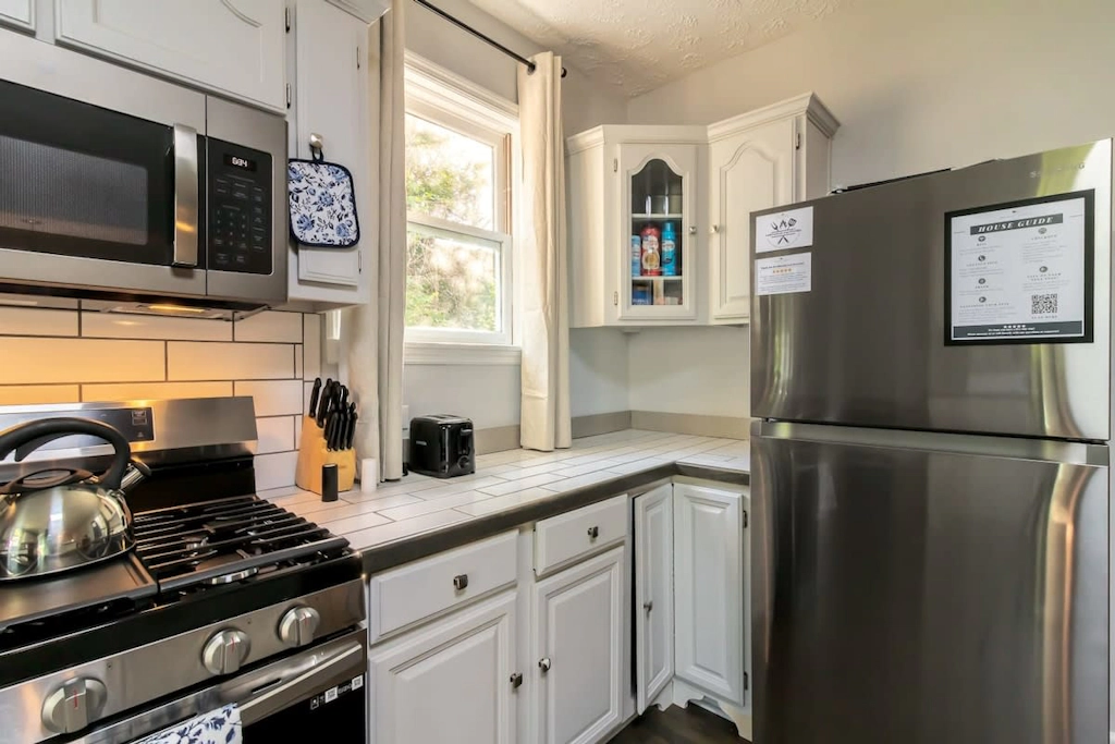 Near Riverwalk & Downtown- Briarwood Beauty