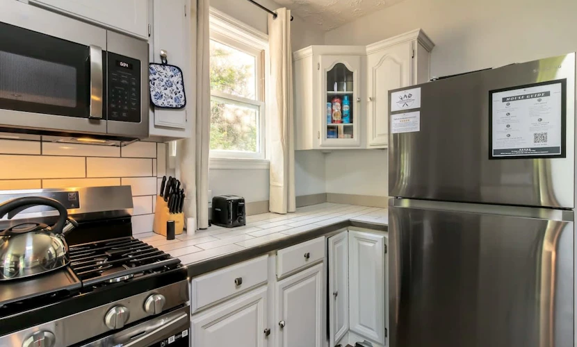 Near Riverwalk & Downtown- Briarwood Beauty