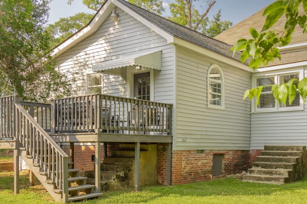 Near Riverwalk & Downtown- Briarwood Beauty