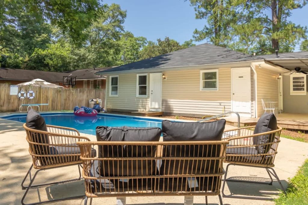 Pool, Fenced Yard, & Patio! Ventura Vista Retreat