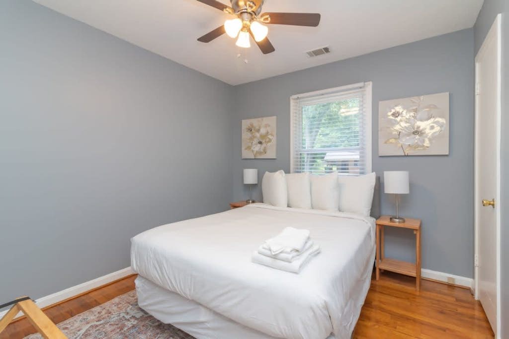 Enjoy a wonderful stay in our charming tri-level home! With 4 bedrooms, two shared sleeping areas, and 3 full bathrooms, it accommodates up to 18 guests. Relax on the cozy patio or let the kids enjoy the treehouse. Our spacious, fully equipped kitchen, free Wi-Fi, and pet-friendly policy (with a fee) ensure a comfortable stay. We’ve included professional photos and real-time images from our cleaning team, so you know exactly what to expect. Make yourself at home—we would love to host you!