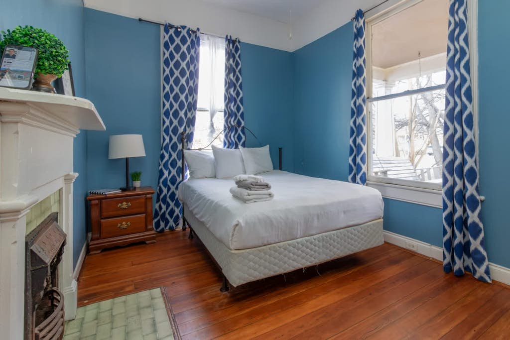 The Sunny Southern Manse Front Unit Walk Downtown