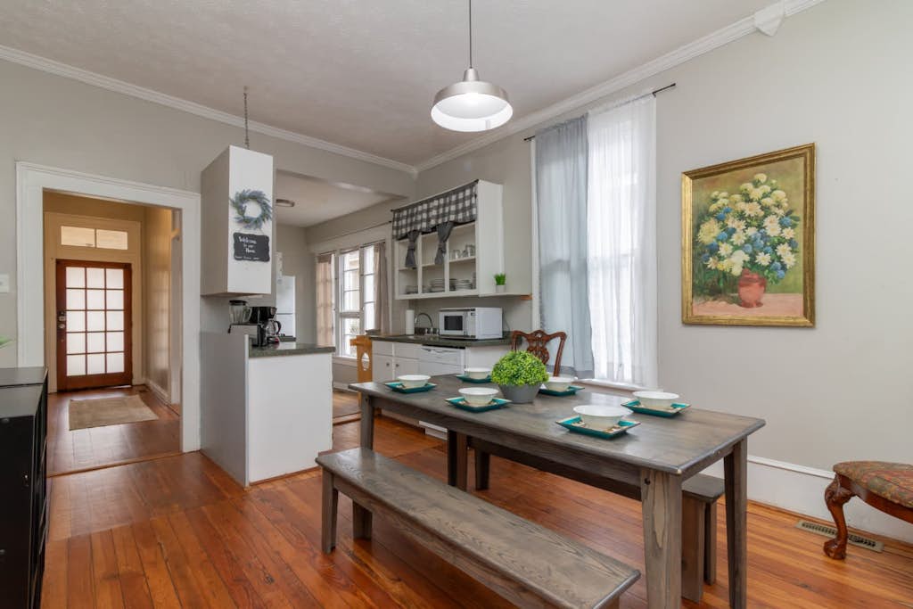 The Sunny Southern Manse Front Unit Walk Downtown