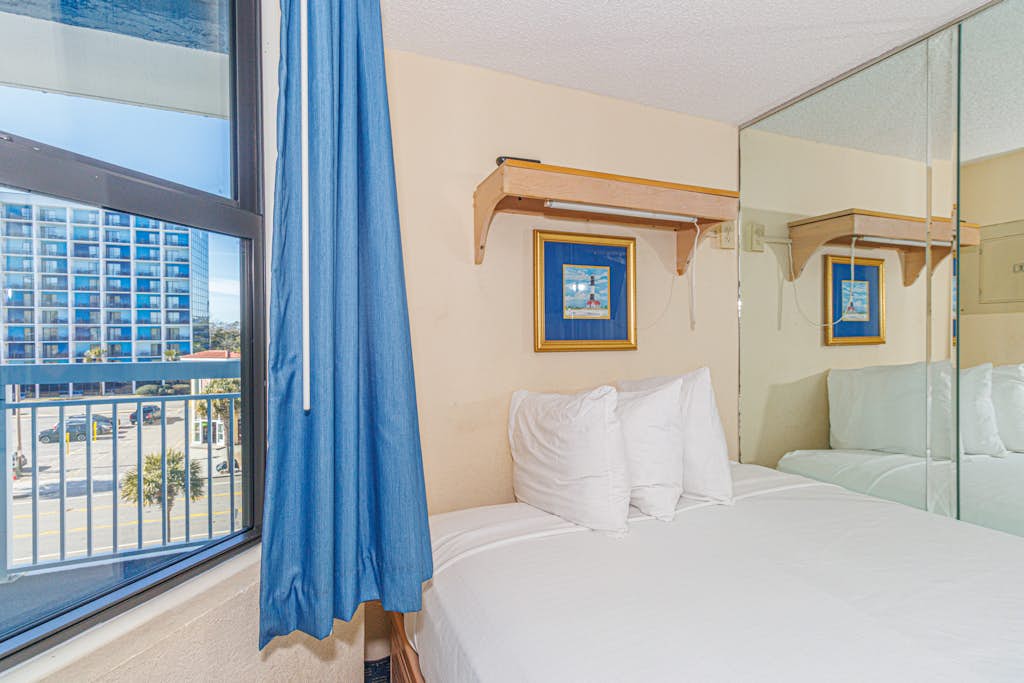 Yachtsman 405 Oceanfront Retreat by Boardwalk and Skywheel!