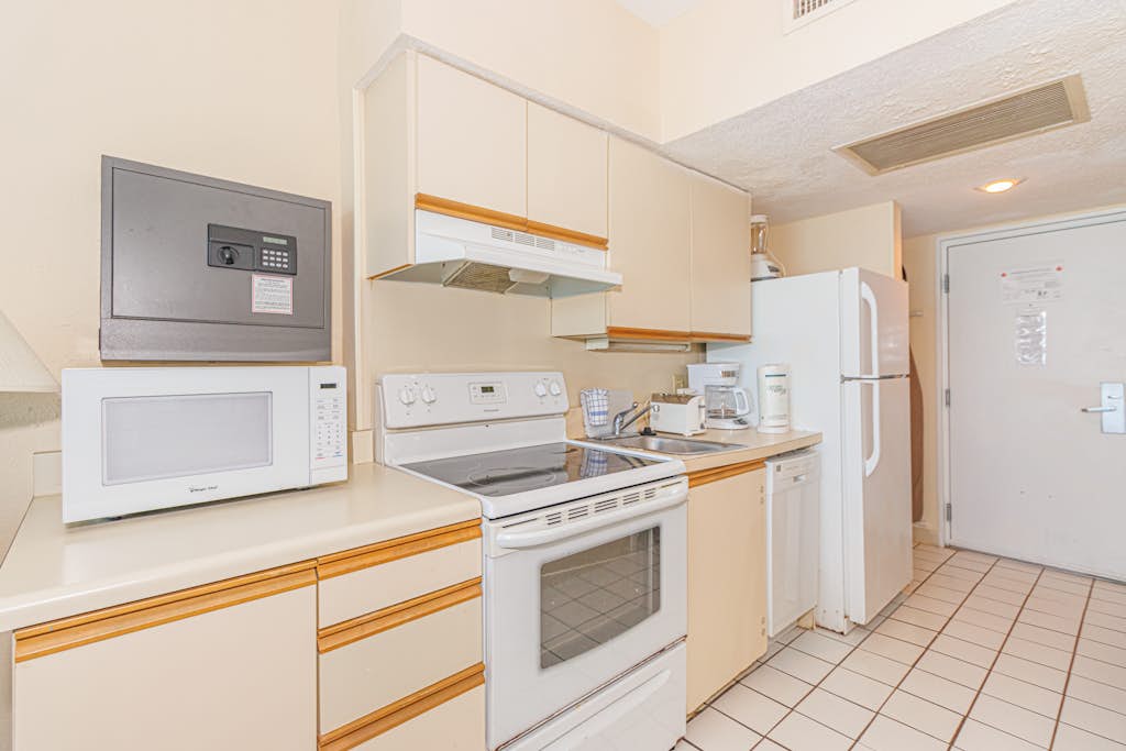 Beachfront Stay Steps from Boardwalk & SkyWheel Yachtsman Unit 307