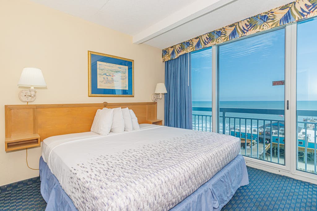 Beachfront Stay Steps from Boardwalk & SkyWheel Yachtsman Unit 307