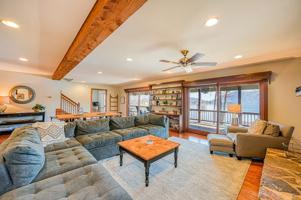 The Lodge on Smith Mountain Lake - Lakefront cabin w/ dock, hot tub & pool table
