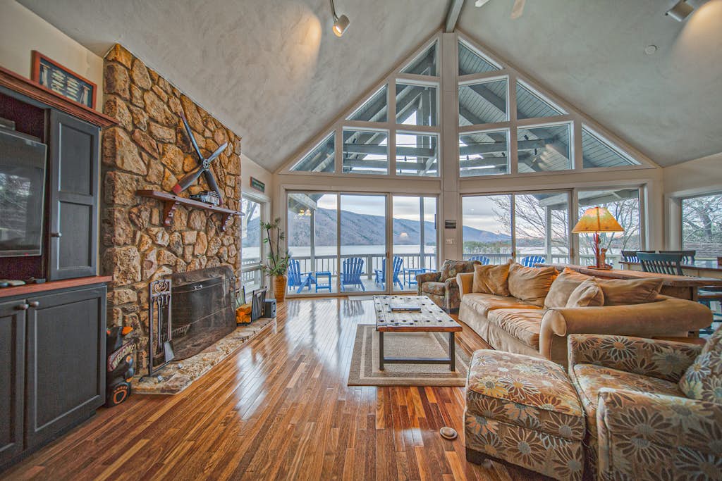 Our Point of View - Lakefront home with hot tub, pool table, dock - dog-friendly