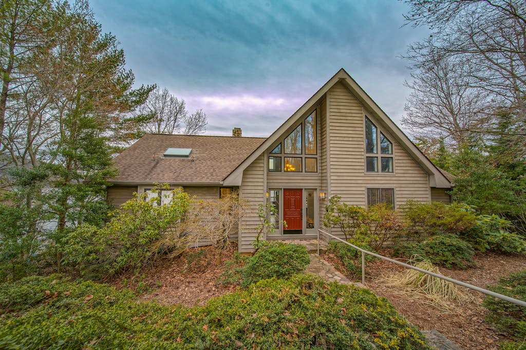Our Point of View - Lakefront home with hot tub, pool table, dock - dog-friendly