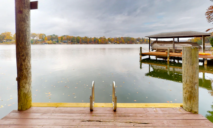 Briarcliff - 3000 sq ft waterfront home w/ private dock, 2 kitchens & pool table