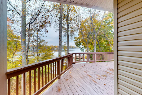 Briarcliff - 3000 sq ft waterfront home w/ private dock, 2 kitchens & pool table