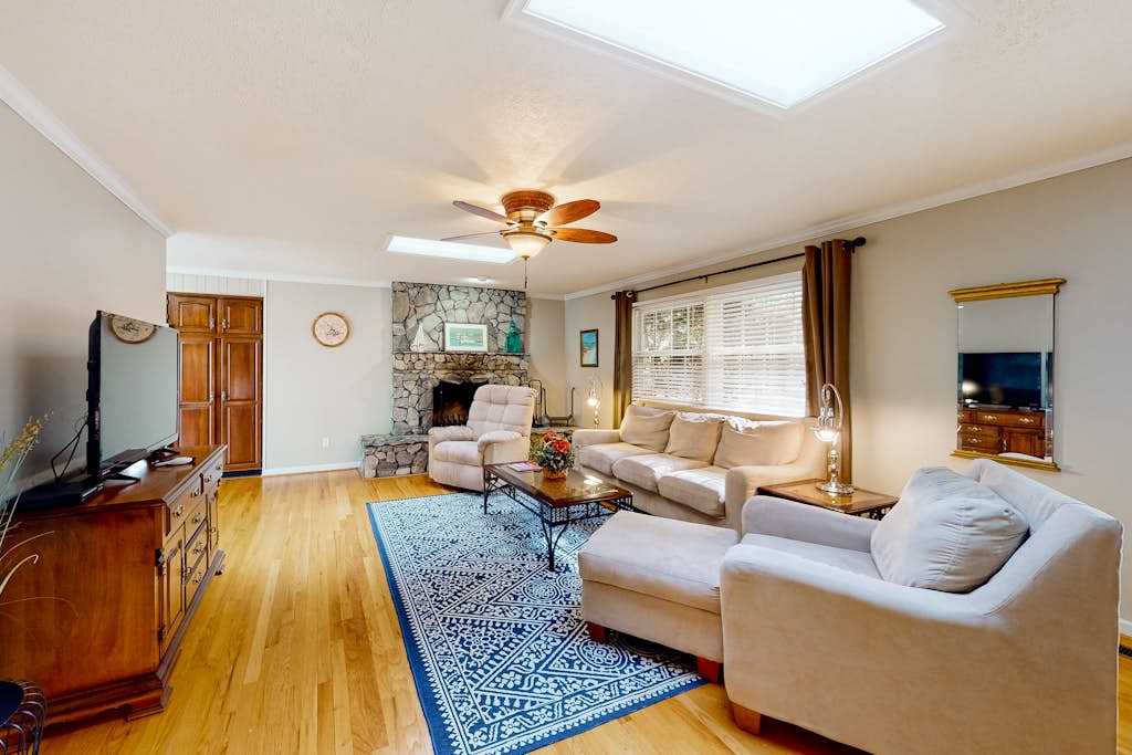 Lake Escape - Lakefront home with private dock, hot tub, game room