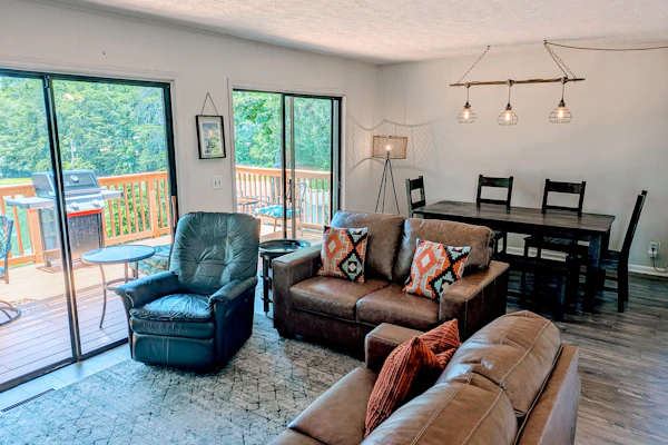 Dock Sun Point - Lakefront home for easy boating, fishing, private dock & AC/Wifi, Dogs ok!