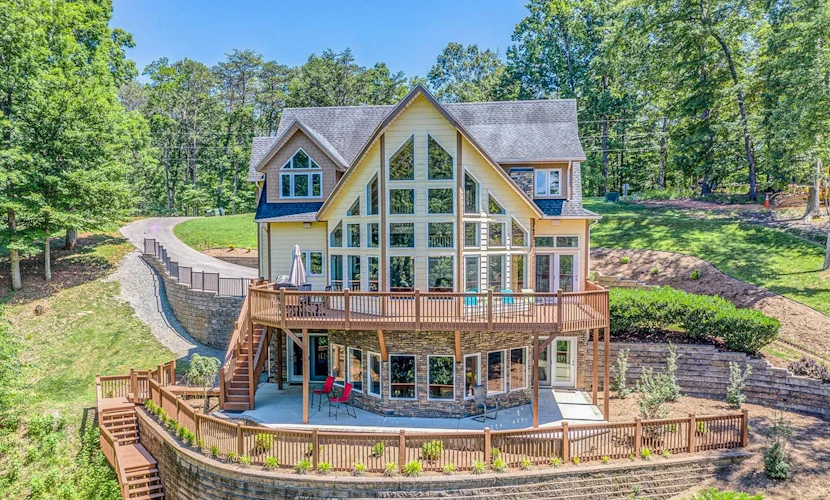 Custom Lakefront home with 2-story dock, Wifi, Game Room and Fireplace