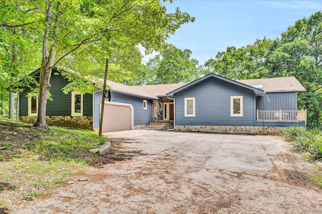 The Main House - Lakefront home with private hot tub & balcony