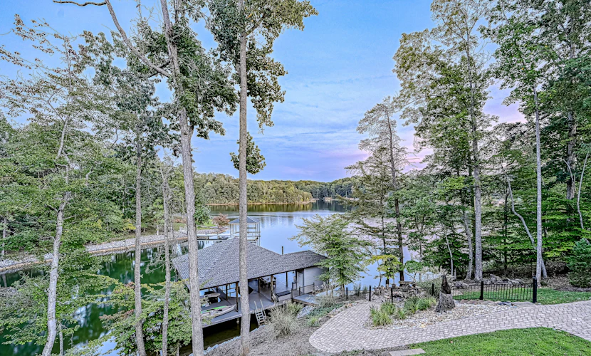 Luxe Lakefront Pet Friendly Cabin on 5 acres with huge dock