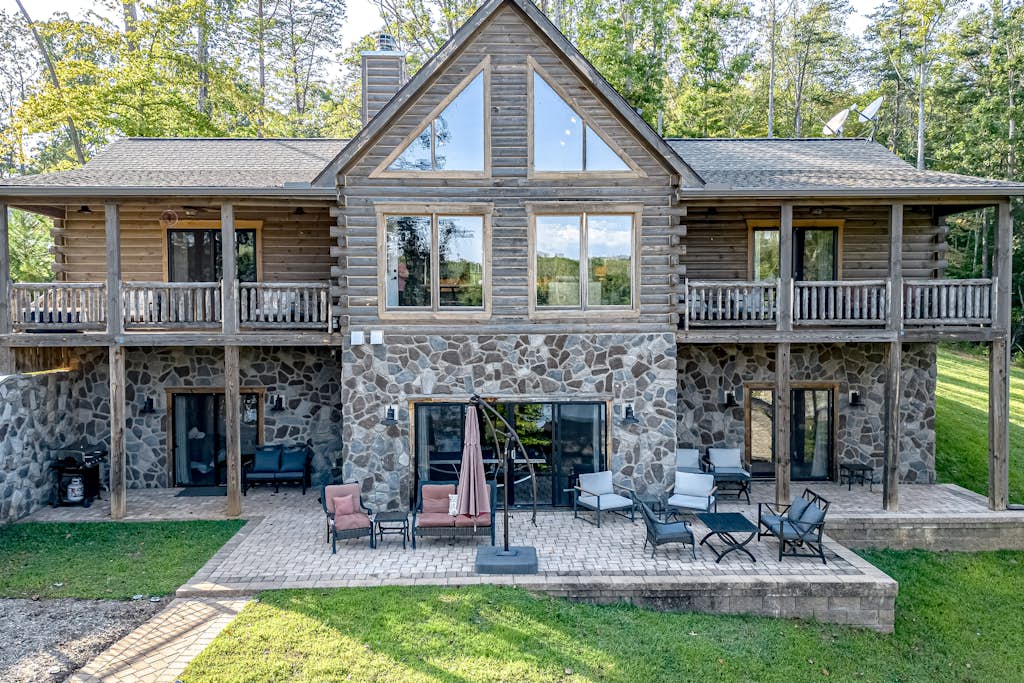 Luxe Lakefront Pet Friendly Cabin on 5 acres with huge dock