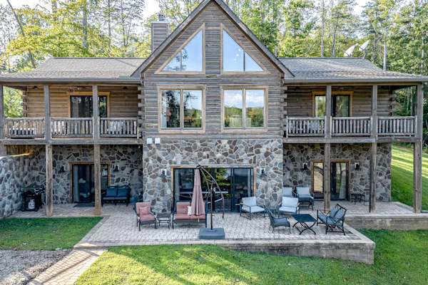 Luxe Lakefront Pet Friendly Cabin on 5 acres with huge dock