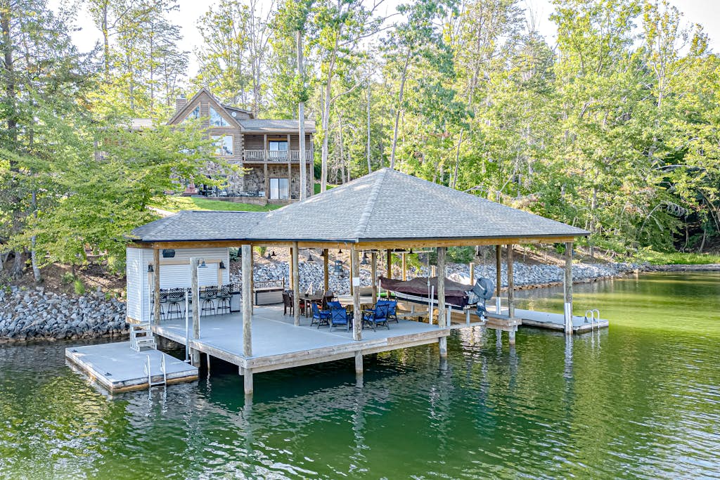 Luxe Lakefront Pet Friendly Cabin on 5 acres with huge dock