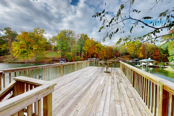 Lakefront home on quiet cove with private dock & floater