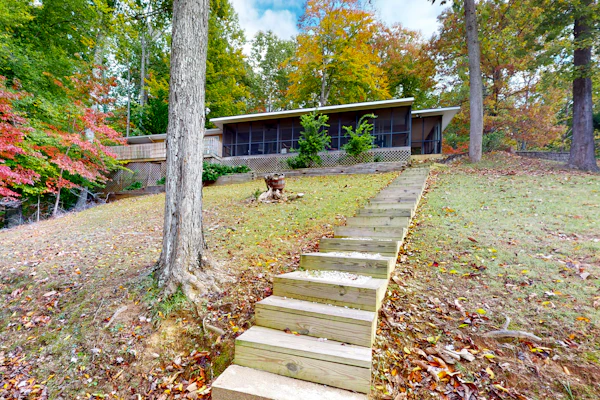 Lakefront home on quiet cove with private dock & floater