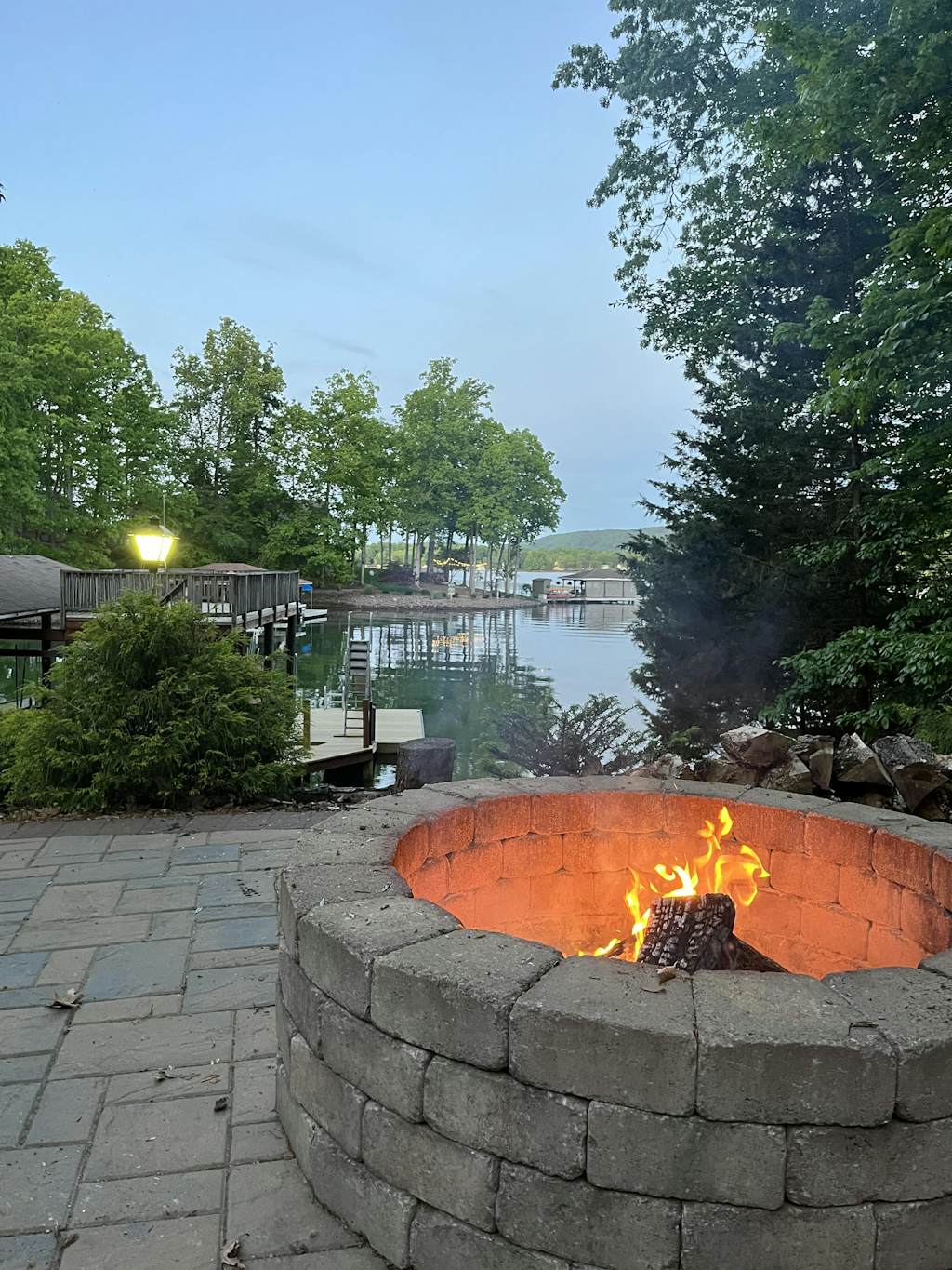 Otter Crossing - Spacious dog-friendly house w/fire pit, deck, patio & grill