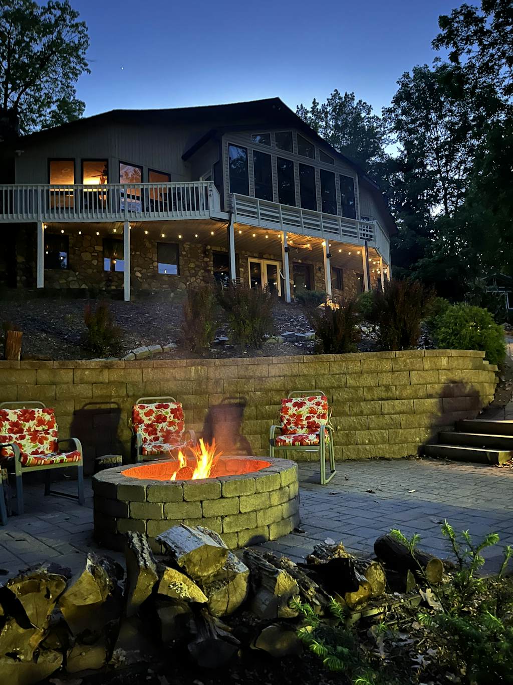 Otter Crossing - Spacious dog-friendly house w/fire pit, deck, patio & grill