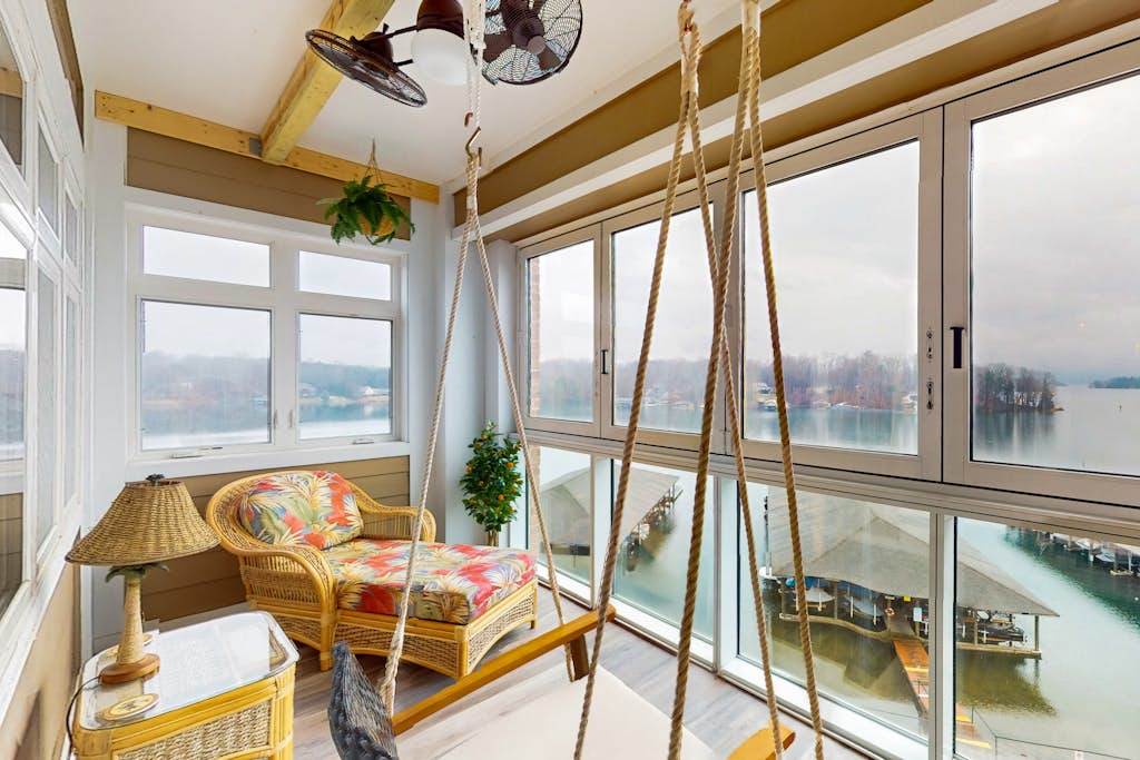 Spacious lakefront condo w/shared pool, hot tub, tennis court, private balcony