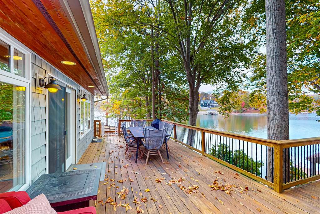 Bears Den at Acorn Dr