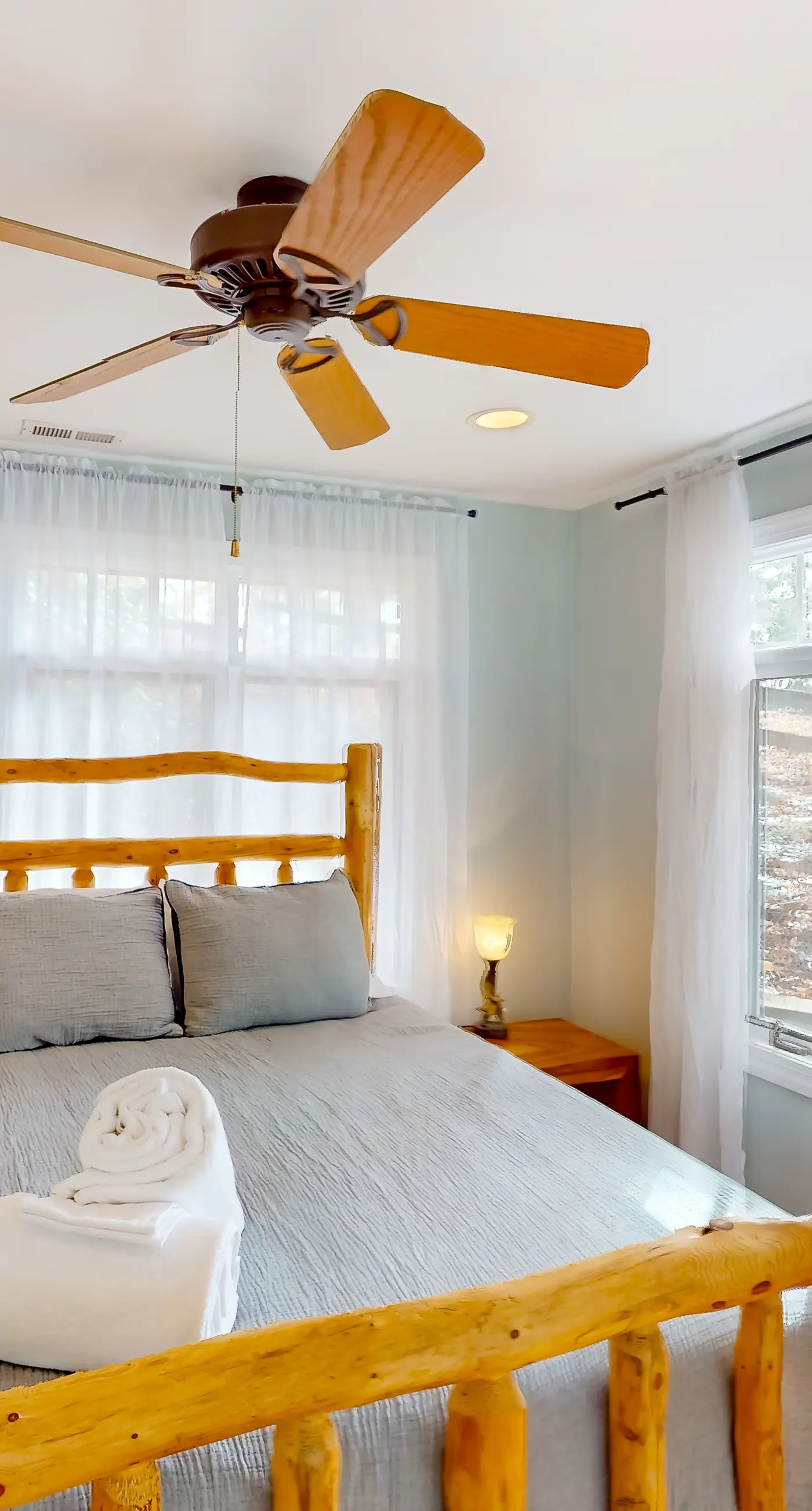 Bears Den at Acorn Dr