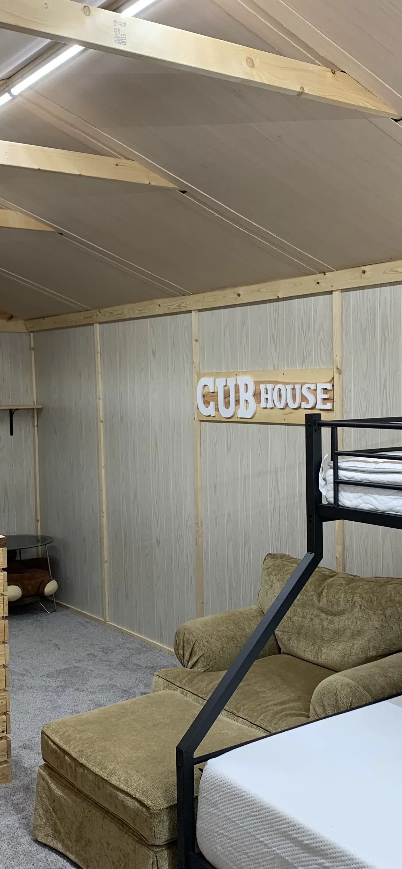 Bears Den at Acorn Dr