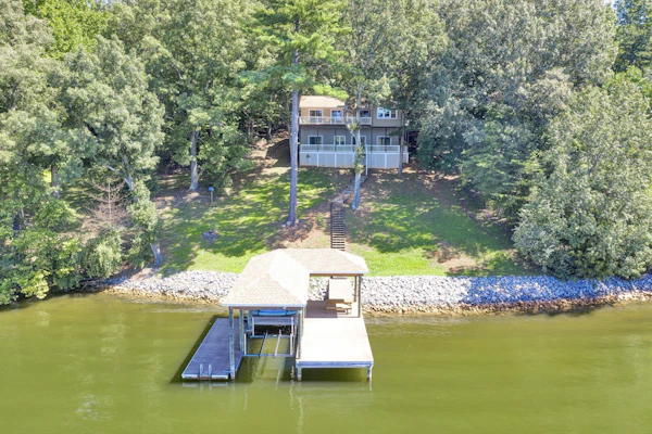 Spacious waterfront house w/deck, fire pit & grill, dog-friendly