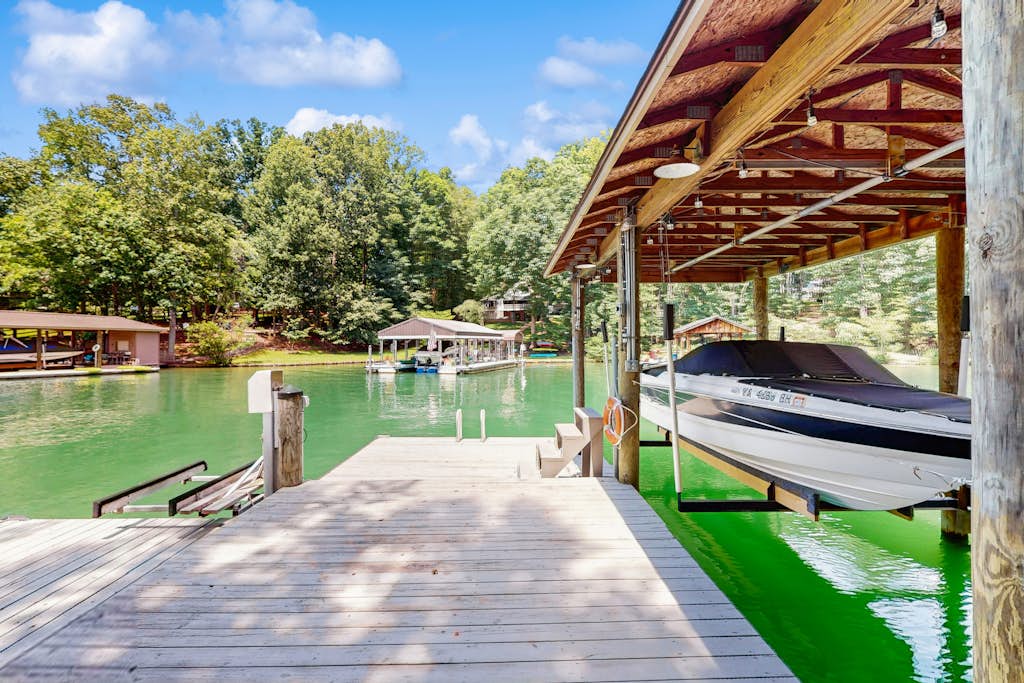 Pawsitive Retreat - Pet Friendly home with enclosed yard, hot tub, 2 Kayaks, 2 SUPs & inflatables