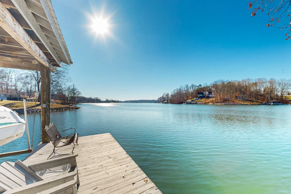 Spacious waterfront house w/patio, deck, fire pit & grill