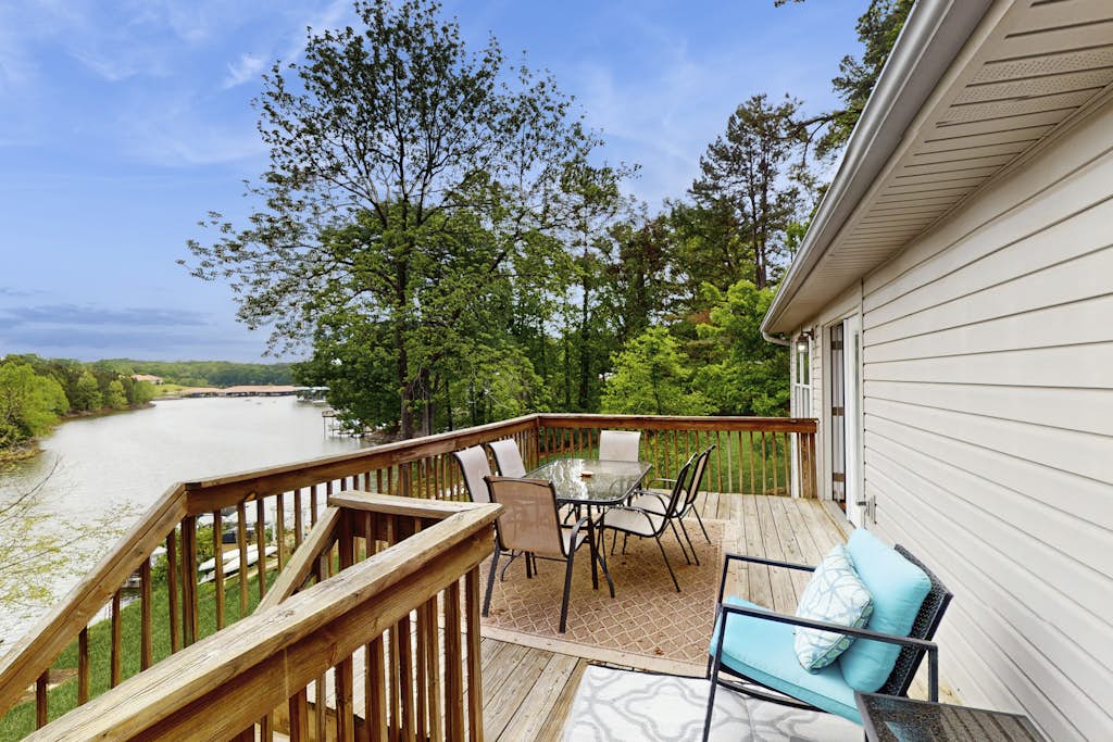 Wet Feet Retreat - Beautiful lake house with incredible views and dock