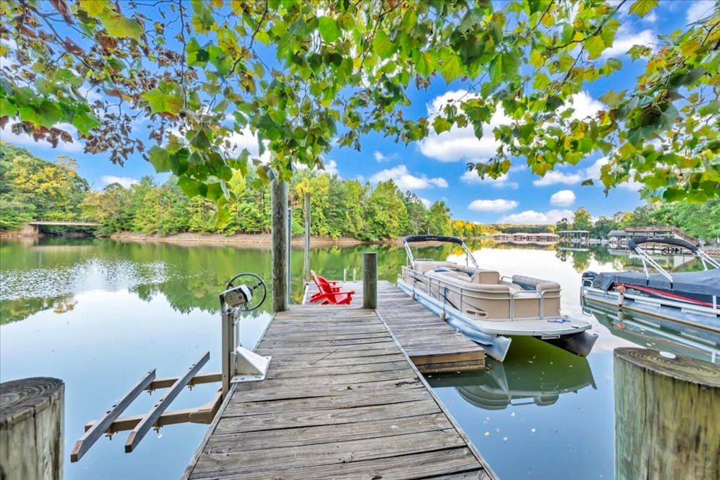 Wet Feet Retreat - Beautiful lake house with incredible views and dock