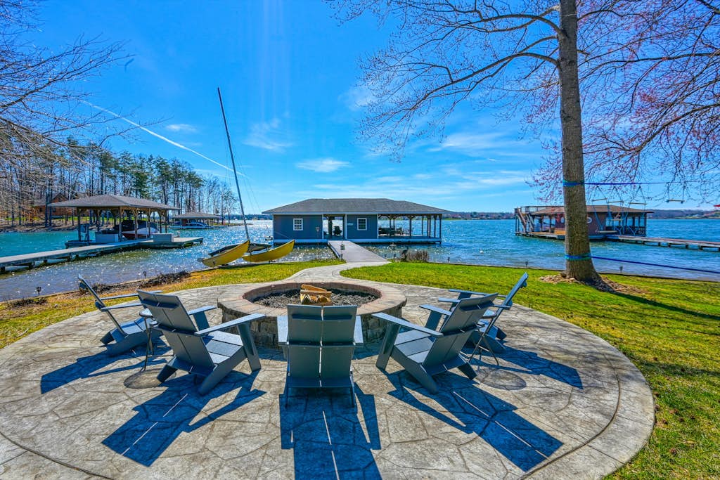 Large lakefront home on the best part of the lake – spacious with stunning views