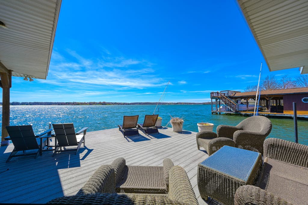 Large lakefront home on the best part of the lake – spacious with stunning views