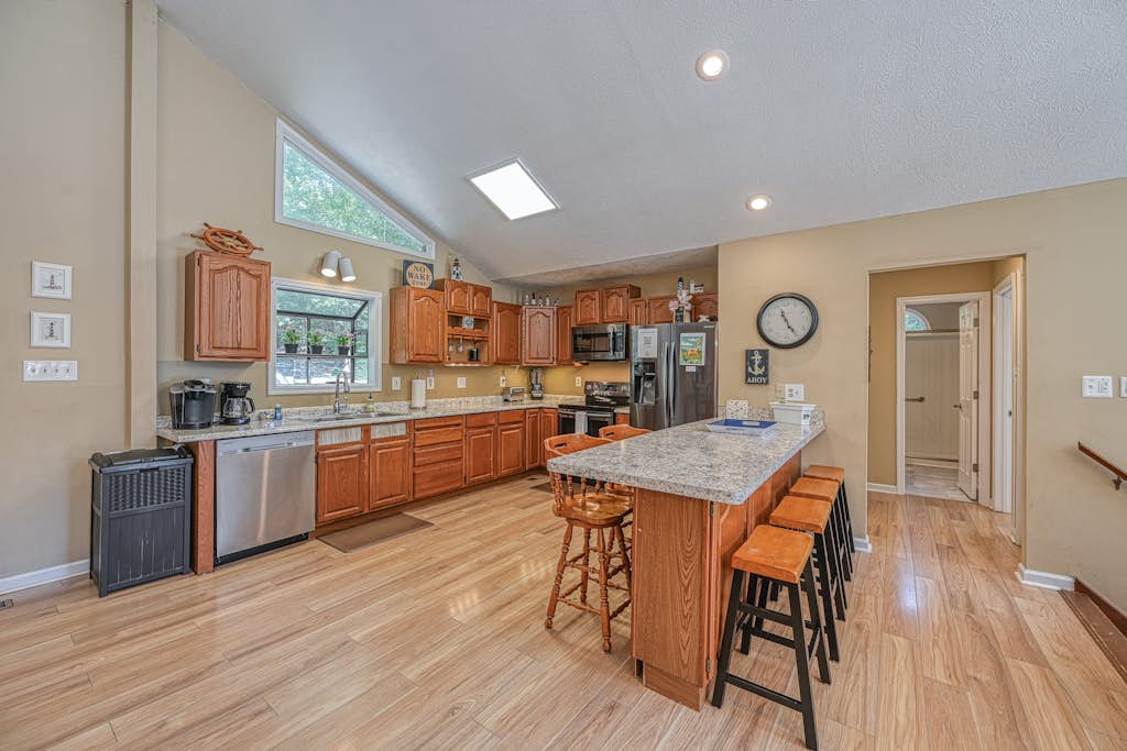 Lakefront family home in gated community with swimming area & dock - dogs OK