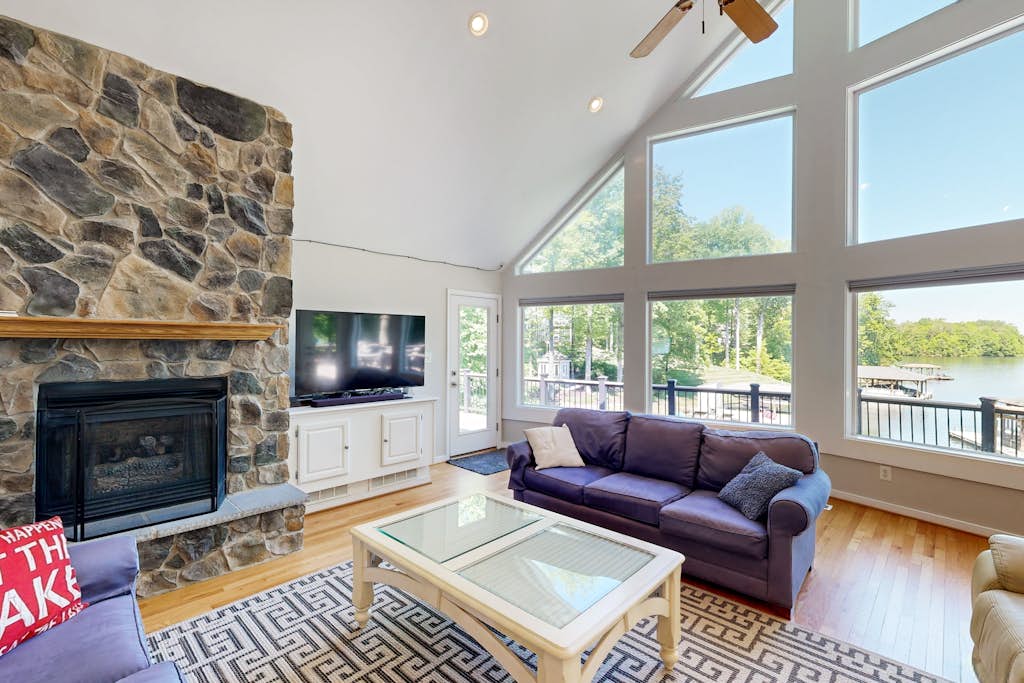 Exquisite dog-friendly home with kayaks, pool table, hot tub, & washer/dryer