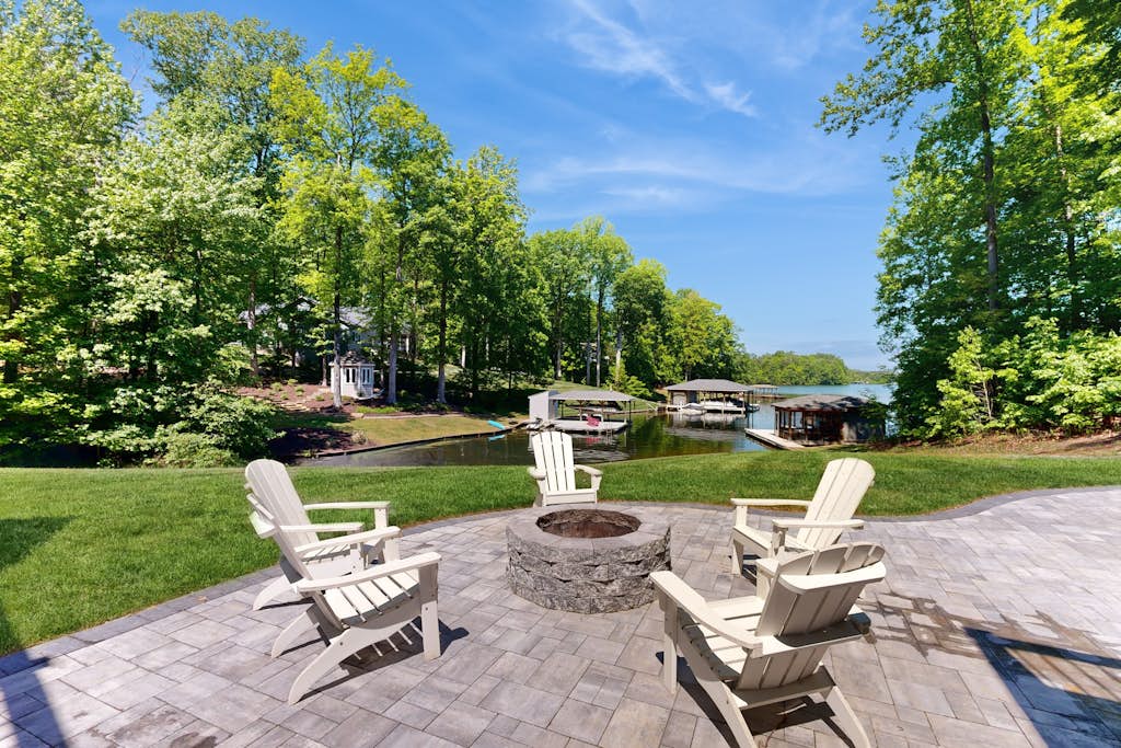 Exquisite dog-friendly home with kayaks, pool table, hot tub, & washer/dryer