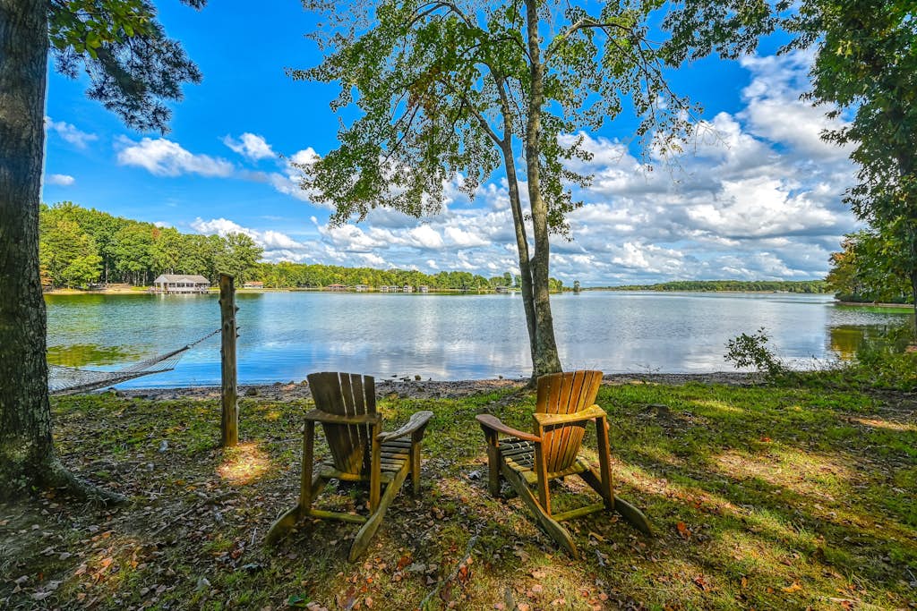 Stunning lakeside home with dock, large deck, kayaks, firepit, & pool table