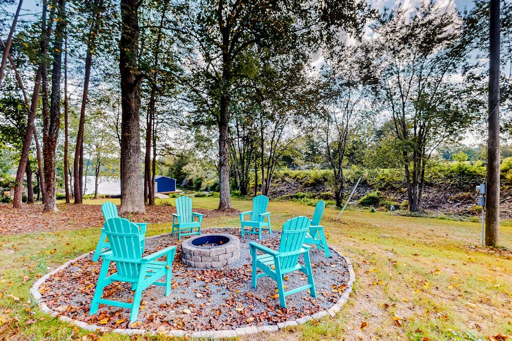 Lakefront, renovated, dog-friendly home with dock, paddleboards & firepit