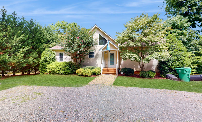 Lakefront retreat with private dock, kayaks, volleyball, firepit, Ping-Pong