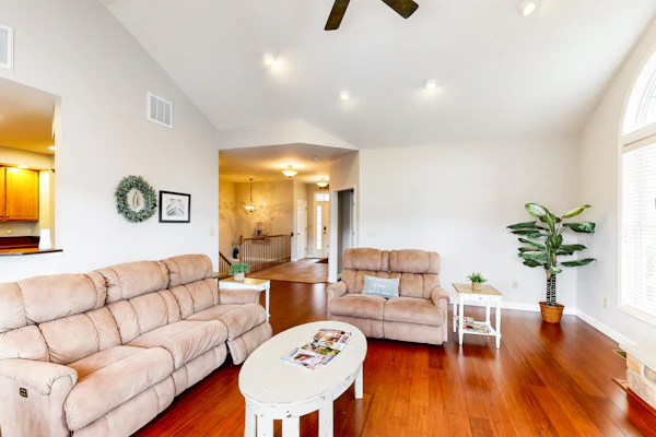 Spacious lakefront home w/ boat dock, fire pit & pool table - dogs OK