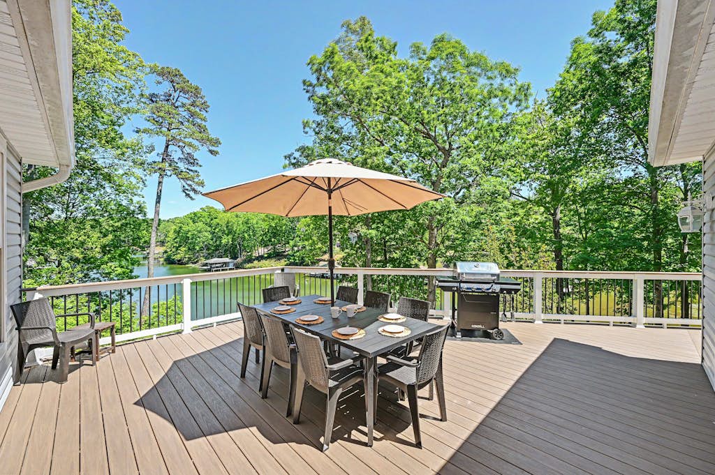 Spacious lakefront home w/ boat dock, fire pit & pool table - dogs OK