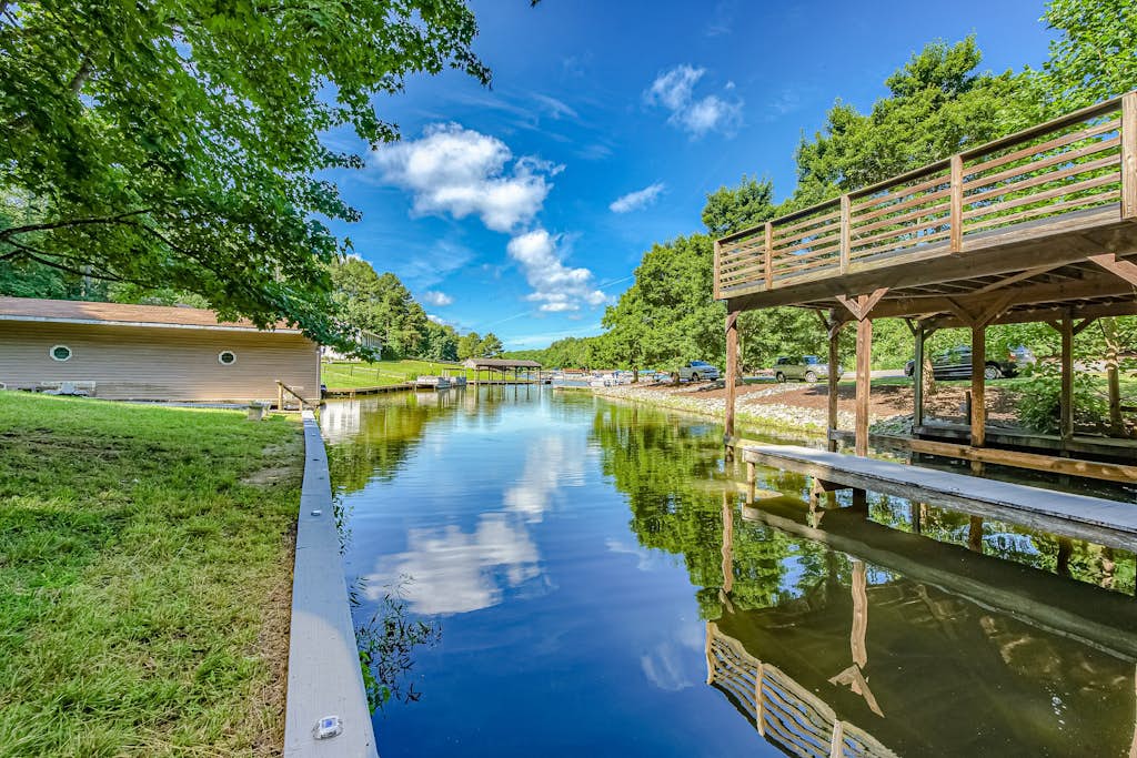 Lakefront home with boat mooring, deck, hot tub, game room & fast WiFi - dogs OK