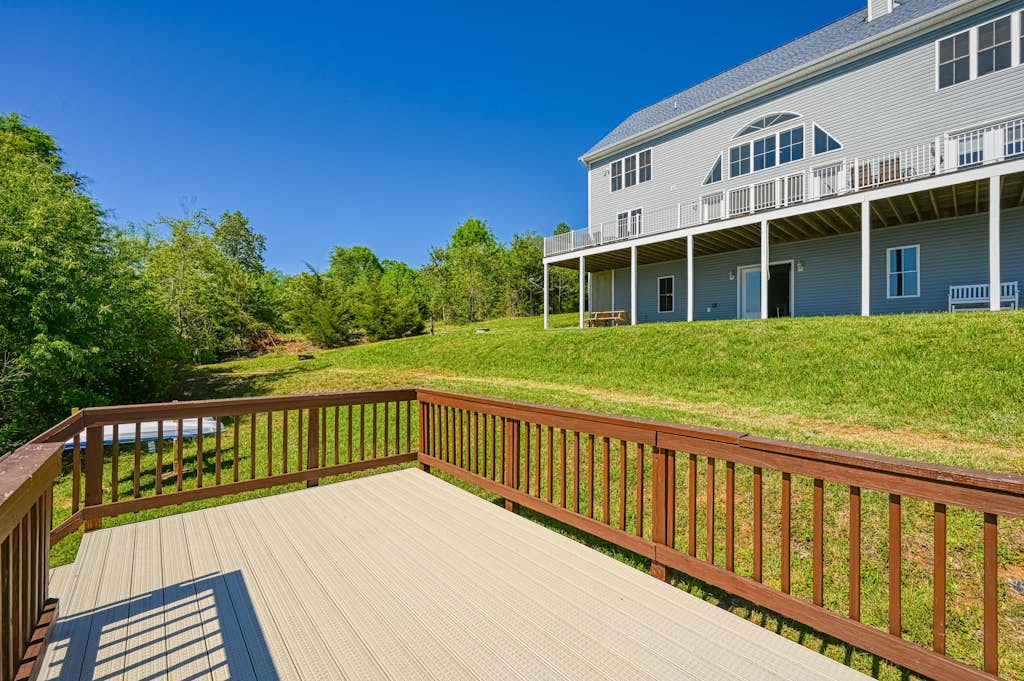 Dog-friendly, lakefront home with private dock, 2 kayaks, decks & game room