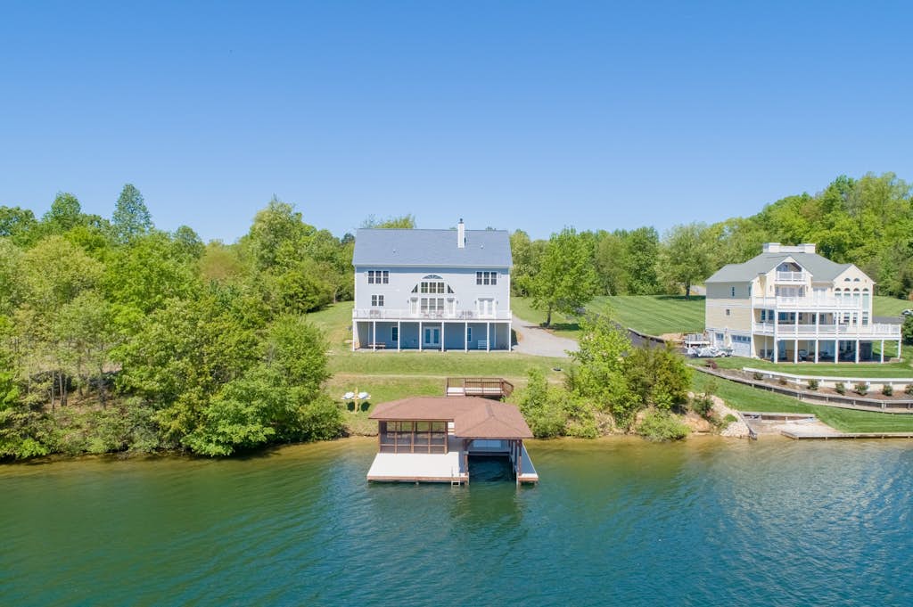 Dog-friendly, lakefront home with private dock, 2 kayaks, decks & game room