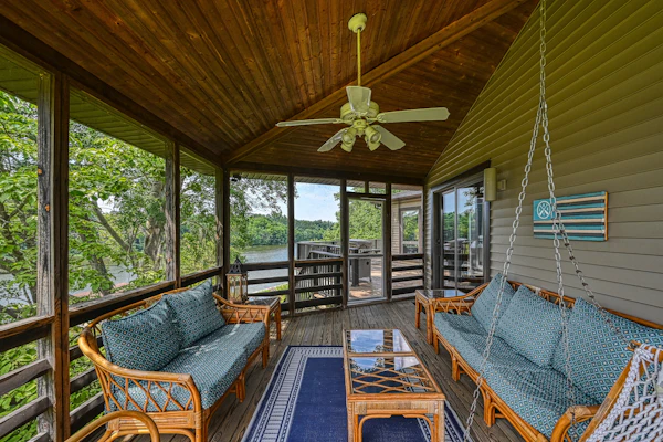 Huge lakefront home with A/C, sunroom, boat ramp, WIFI,game room, deck, & kayaks